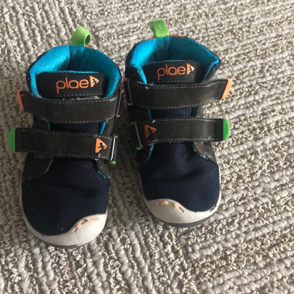 Plae high top Shoes, size 8T.